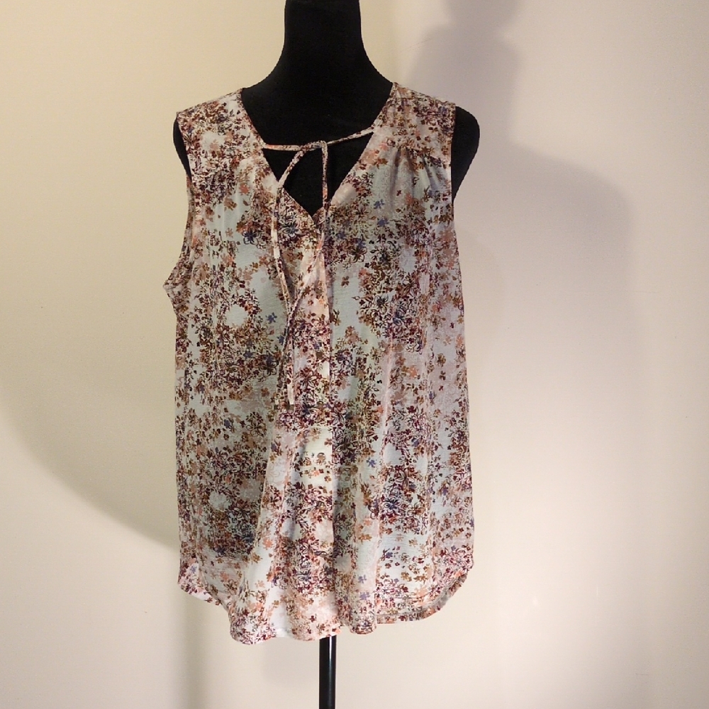 5$ or 3/10$
Dynamite Floral Sleeveless Blouse - Cream and Brown